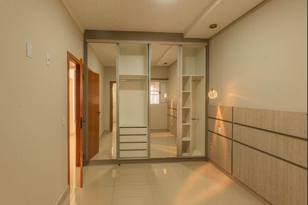 Casa para alugar com 200m², 3 quartos e 3 vagasSuíte