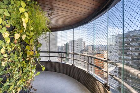 Apartamento para alugar com 198m², 3 quartos e 3 vagas Apartamento para alugar com 198m², 3 quartos e 3 vagasVaranda