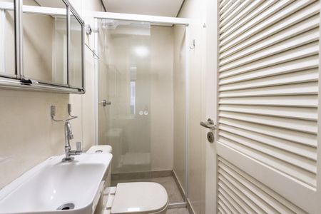 Apartamento para alugar com 198m², 3 quartos e 3 vagas Apartamento para alugar com 198m², 3 quartos e 3 vagasBanheiro de Serviço