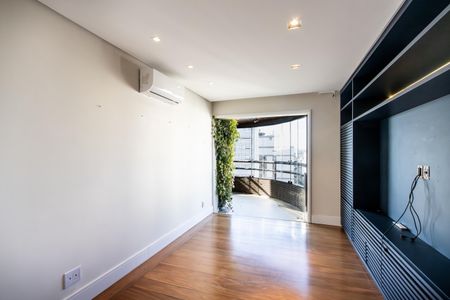 Apartamento para alugar com 198m², 3 quartos e 3 vagas Apartamento para alugar com 198m², 3 quartos e 3 vagasSala de TV