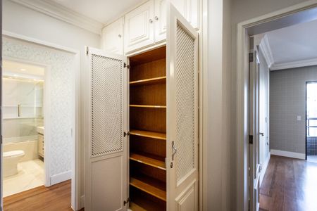 Apartamento para alugar com 198m², 3 quartos e 3 vagas Apartamento para alugar com 198m², 3 quartos e 3 vagasCorredor privativo