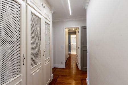 Apartamento para alugar com 198m², 3 quartos e 3 vagas Apartamento para alugar com 198m², 3 quartos e 3 vagasCorredor privativo