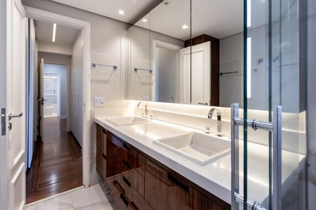 Apartamento para alugar com 198m², 3 quartos e 3 vagas Apartamento para alugar com 198m², 3 quartos e 3 vagasQuarto 3 - Banheiro da Suite