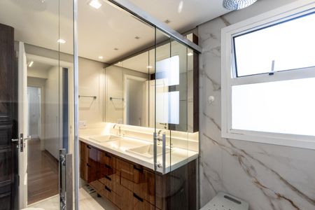 Apartamento para alugar com 198m², 3 quartos e 3 vagas Apartamento para alugar com 198m², 3 quartos e 3 vagasQuarto 3 - Banheiro da Suite