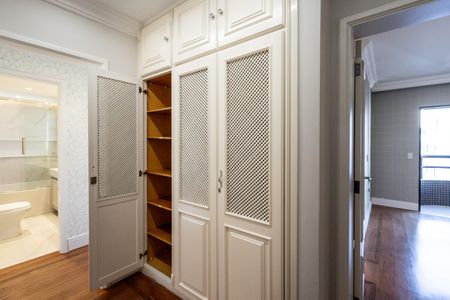 Apartamento para alugar com 198m², 3 quartos e 3 vagas Apartamento para alugar com 198m², 3 quartos e 3 vagasCorredor privativo