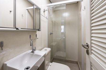 Apartamento para alugar com 198m², 3 quartos e 3 vagas Apartamento para alugar com 198m², 3 quartos e 3 vagasBanheiro de Serviço