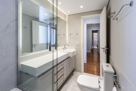 Apartamento para alugar com 198m², 3 quartos e 3 vagas Apartamento para alugar com 198m², 3 quartos e 3 vagasQuarto 1 - Banheiro da Suite