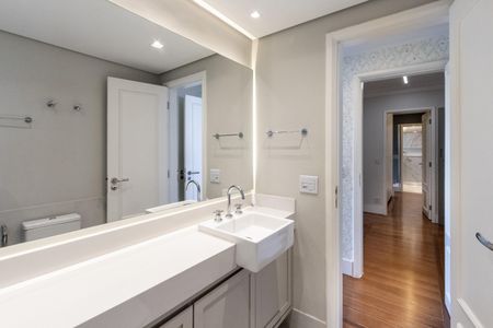 Apartamento para alugar com 198m², 3 quartos e 3 vagas Apartamento para alugar com 198m², 3 quartos e 3 vagasQuarto 1 - Banheiro da Suite
