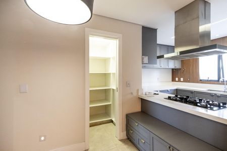 Apartamento para alugar com 198m², 3 quartos e 3 vagas Apartamento para alugar com 198m², 3 quartos e 3 vagasCozinha