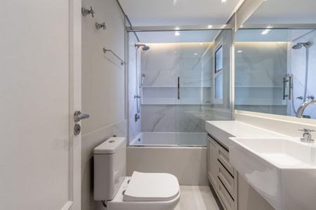 Apartamento para alugar com 198m², 3 quartos e 3 vagas Apartamento para alugar com 198m², 3 quartos e 3 vagasQuarto 1 - Banheiro da Suite