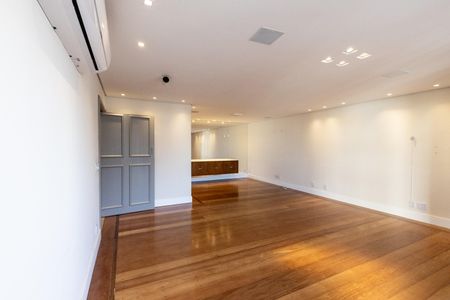 Apartamento para alugar com 198m², 3 quartos e 3 vagas Apartamento para alugar com 198m², 3 quartos e 3 vagasSala