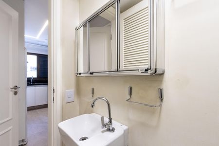 Apartamento para alugar com 198m², 3 quartos e 3 vagas Apartamento para alugar com 198m², 3 quartos e 3 vagasBanheiro de Serviço