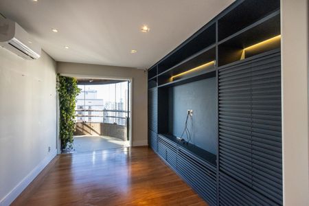 Apartamento para alugar com 198m², 3 quartos e 3 vagas Apartamento para alugar com 198m², 3 quartos e 3 vagasSala de TV