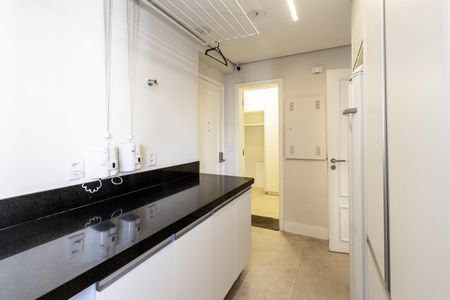 Apartamento para alugar com 198m², 3 quartos e 3 vagas Apartamento para alugar com 198m², 3 quartos e 3 vagasÁrea de Serviço