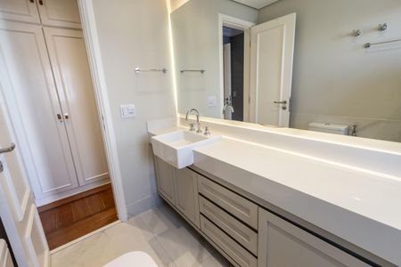 Apartamento para alugar com 198m², 3 quartos e 3 vagas Apartamento para alugar com 198m², 3 quartos e 3 vagasQuarto 2 - Banheiro da Suite