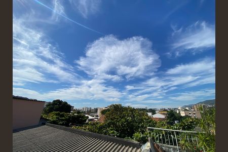 Casa à venda com 217m², 4 quartos e 2 vagas