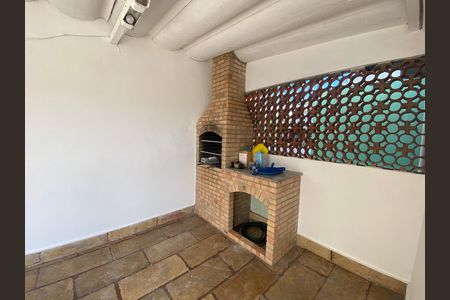 Casa à venda com 217m², 4 quartos e 2 vagas