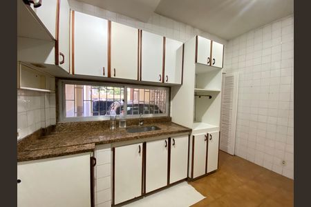 Casa à venda com 217m², 4 quartos e 2 vagas