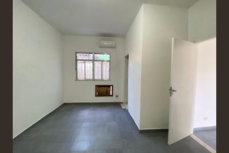 Casa à venda com 217m², 4 quartos e 2 vagas
