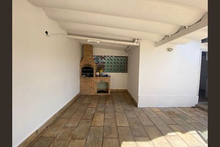 Casa à venda com 217m², 4 quartos e 2 vagas