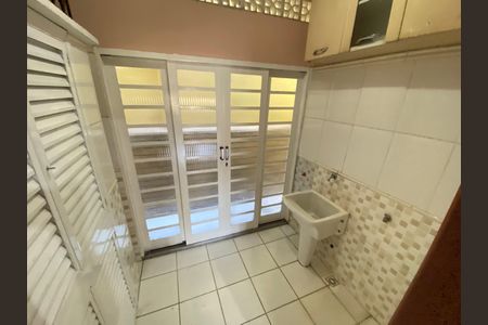Casa à venda com 217m², 4 quartos e 2 vagas