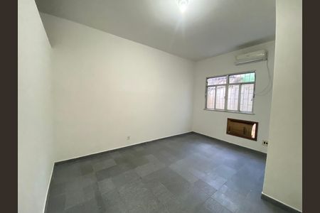 Casa à venda com 217m², 4 quartos e 2 vagas