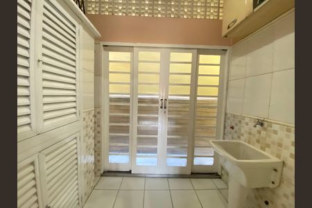 Casa à venda com 217m², 4 quartos e 2 vagas