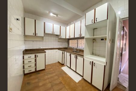 Casa à venda com 217m², 4 quartos e 2 vagas
