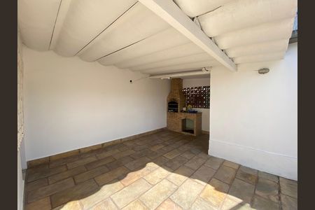 Casa à venda com 217m², 4 quartos e 2 vagas