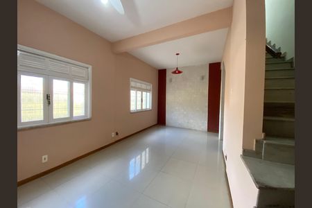 Casa à venda com 217m², 4 quartos e 2 vagas