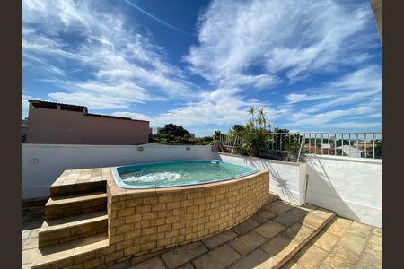 Casa à venda com 217m², 4 quartos e 2 vagas