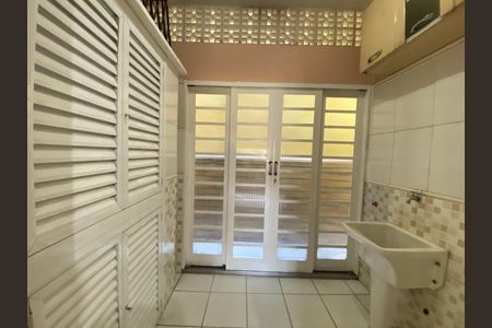 Casa à venda com 217m², 4 quartos e 2 vagas