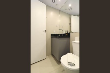 Banheiro de kitnet/studio à venda com 1 quarto, 25m² em Pinheiros, São Paulo