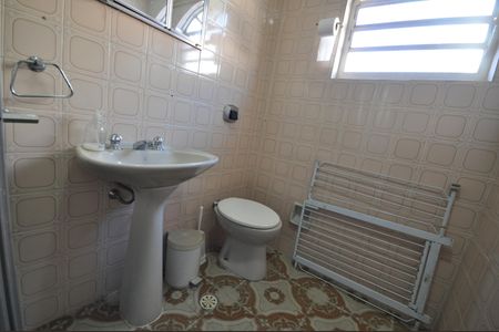 Casa para alugar com 172m², 3 quartos e 2 vagasBanheiro Social