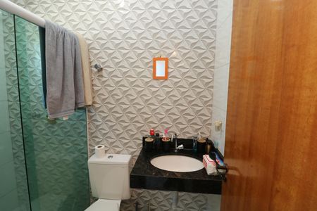 Casa à venda com 75m², 2 quartos e 2 vagasBanheiro da Suíte