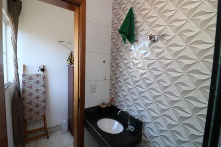 Casa à venda com 75m², 2 quartos e 2 vagasBanheiro da Suíte 2