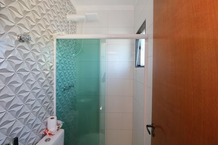 Casa à venda com 75m², 2 quartos e 2 vagasBanheiro da Suíte 2