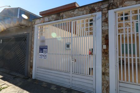 Casa à venda com 75m², 2 quartos e 2 vagasFachada