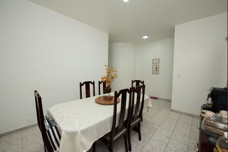 Casa à venda com 360m², 3 quartos e 4 vagas Casa à venda com 360m², 3 quartos e 4 vagasCopa