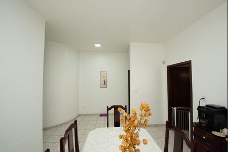 Casa à venda com 360m², 3 quartos e 4 vagas Casa à venda com 360m², 3 quartos e 4 vagasCopa