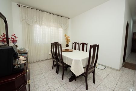 Casa à venda com 360m², 3 quartos e 4 vagas Casa à venda com 360m², 3 quartos e 4 vagasCopa