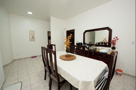 Casa à venda com 360m², 3 quartos e 4 vagas Casa à venda com 360m², 3 quartos e 4 vagasCopa
