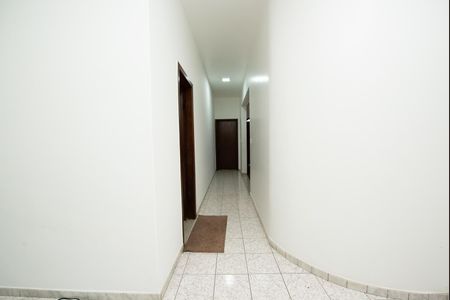 Casa à venda com 360m², 3 quartos e 4 vagas Casa à venda com 360m², 3 quartos e 4 vagasCorredor