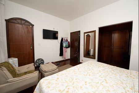 Casa à venda com 360m², 3 quartos e 4 vagas Casa à venda com 360m², 3 quartos e 4 vagasSuite