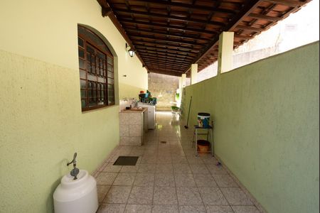 Casa à venda com 360m², 3 quartos e 4 vagas Casa à venda com 360m², 3 quartos e 4 vagasCorredor