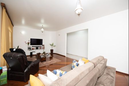 Casa à venda com 360m², 3 quartos e 4 vagas Casa à venda com 360m², 3 quartos e 4 vagasSala