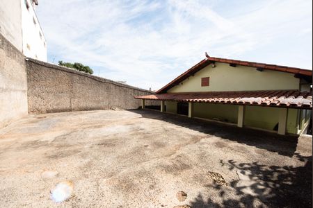 Casa à venda com 360m², 3 quartos e 4 vagas Casa à venda com 360m², 3 quartos e 4 vagasQuintal