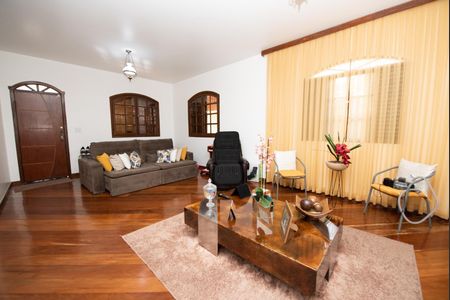 Sala de casa à venda com 3 quartos, 360m² em Diamante, Belo Horizonte