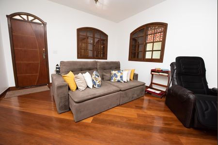 Casa à venda com 360m², 3 quartos e 4 vagas Casa à venda com 360m², 3 quartos e 4 vagasSala