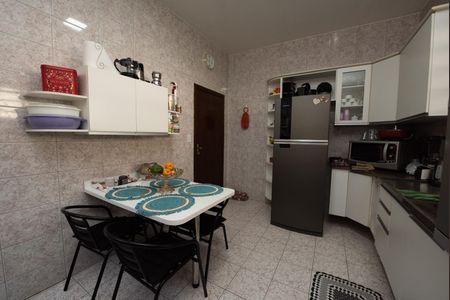 Casa à venda com 360m², 3 quartos e 4 vagas Casa à venda com 360m², 3 quartos e 4 vagasCozinha